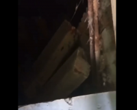 Видео: В многоквартирном доме в Вязьме обрушился лестничный пролет
