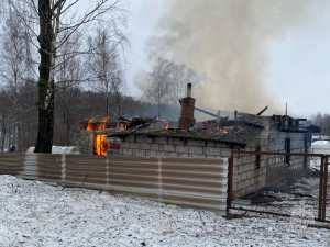 В Сети опубликовали видео смертельного пожара в Смоленской области